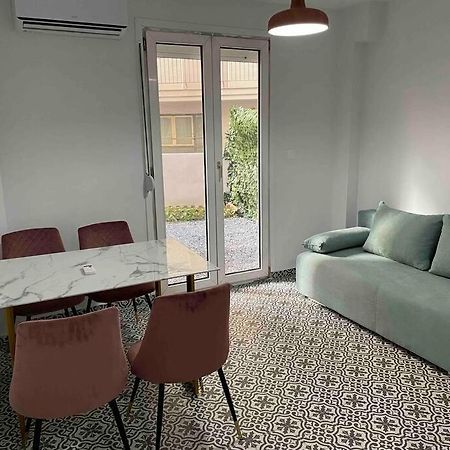 Family Apartment With Private Yard Next To Agios Dimitrios Church Thessaloniki Buitenkant foto