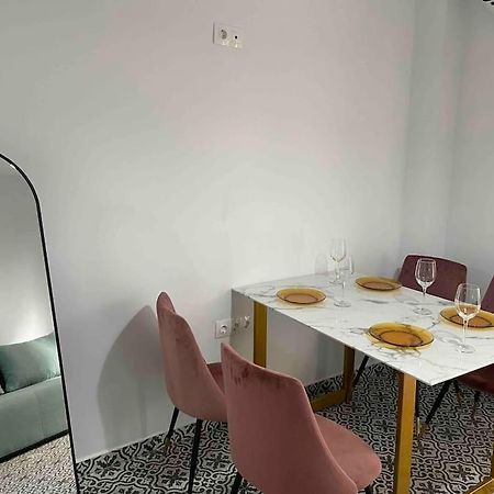 Family Apartment With Private Yard Next To Agios Dimitrios Church Thessaloniki Buitenkant foto