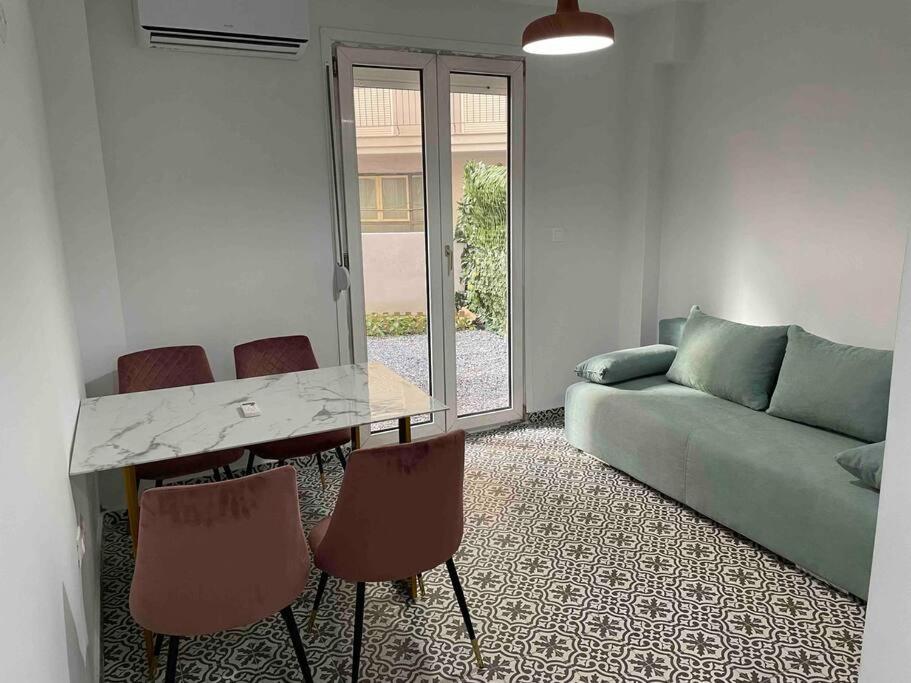 Family Apartment With Private Yard Next To Agios Dimitrios Church Thessaloniki Buitenkant foto