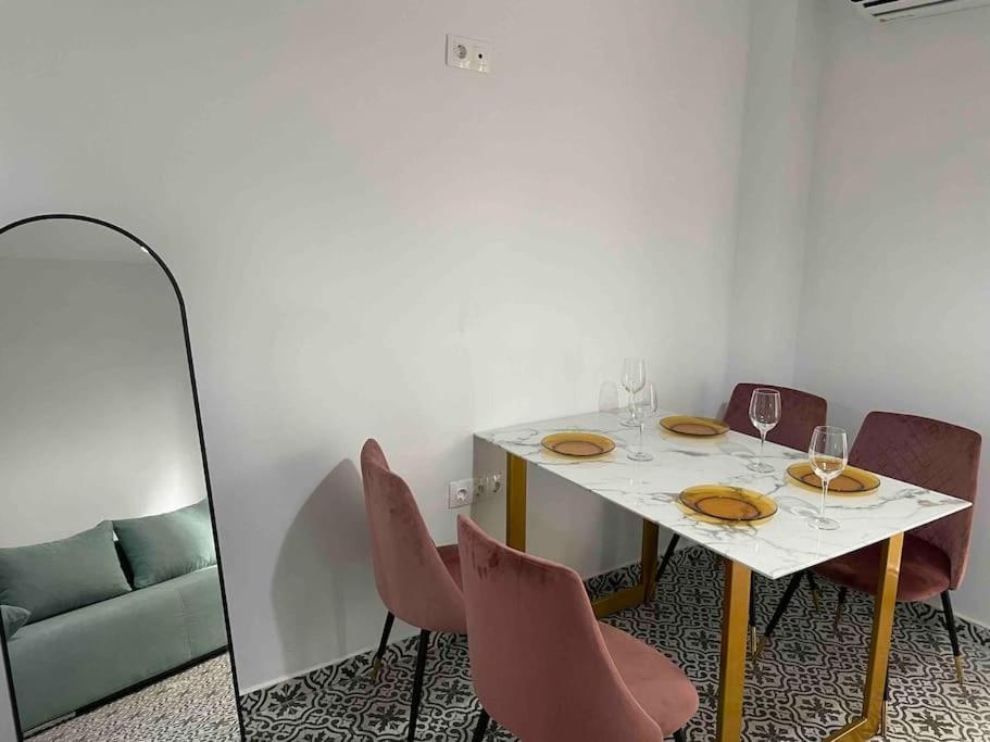 Family Apartment With Private Yard Next To Agios Dimitrios Church Thessaloniki Buitenkant foto