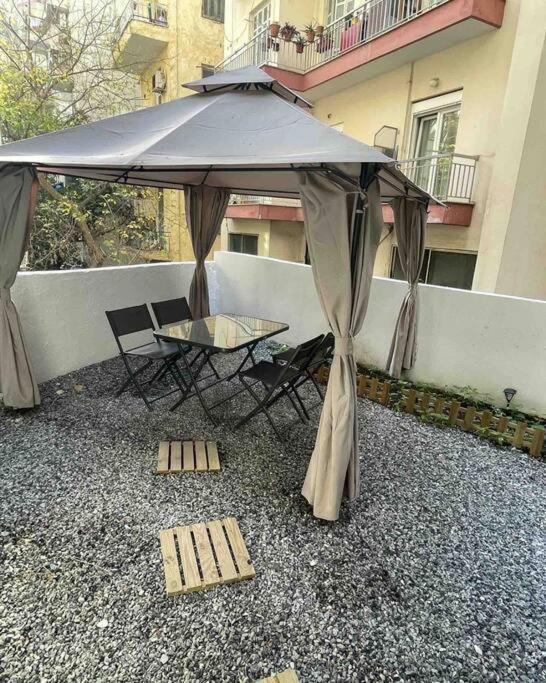 Family Apartment With Private Yard Next To Agios Dimitrios Church Thessaloniki Buitenkant foto