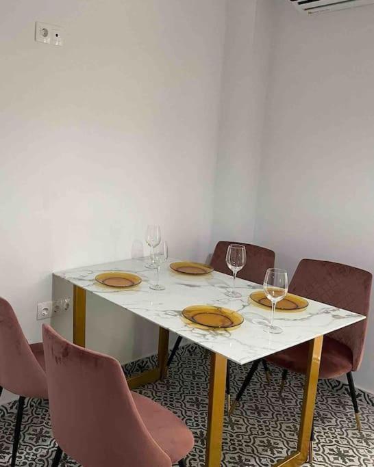 Family Apartment With Private Yard Next To Agios Dimitrios Church Thessaloniki Buitenkant foto